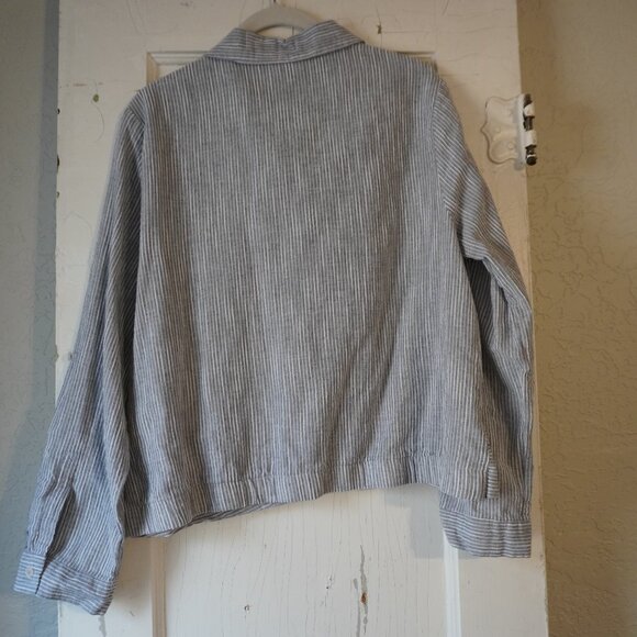 Nine Britton Collared Button Down with gather at waist - Picture 3 of 7